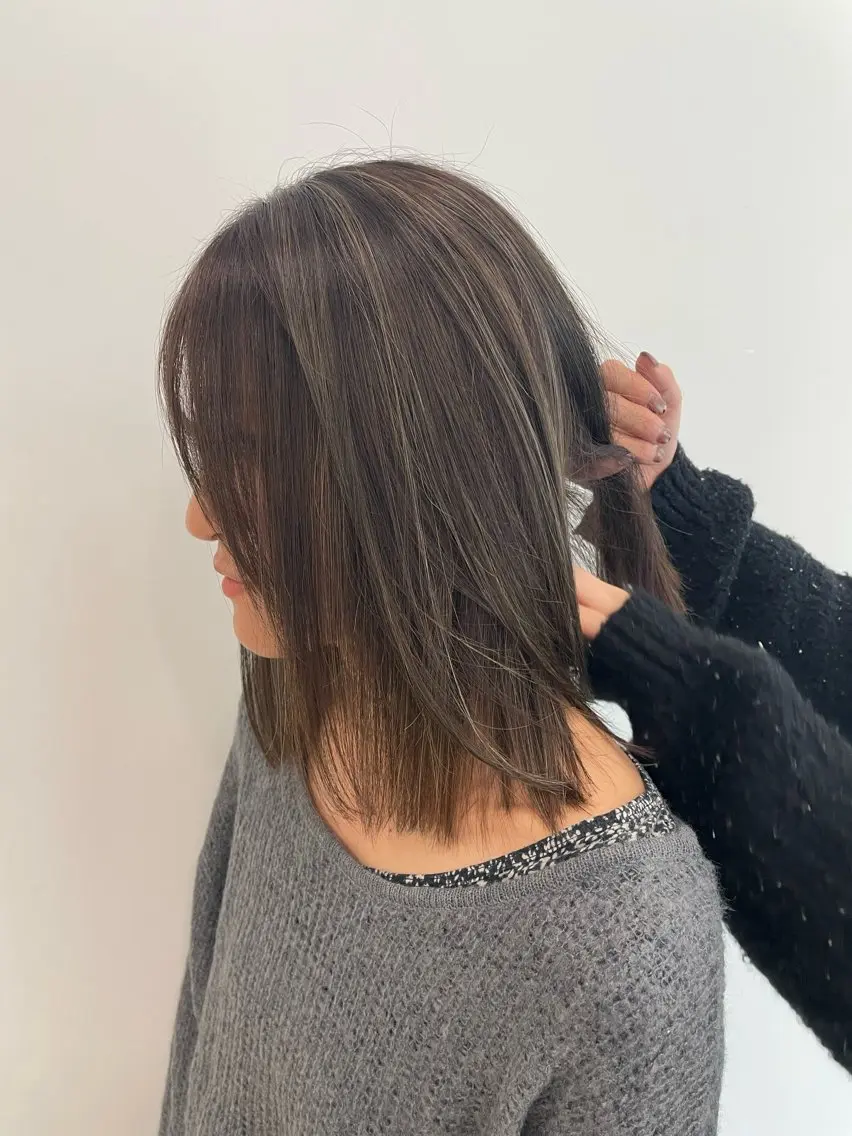 ミディアム ハイライト ヘアカラー 透明感カラー🫧/ レイヤー/髪質改善のヘアスタイル