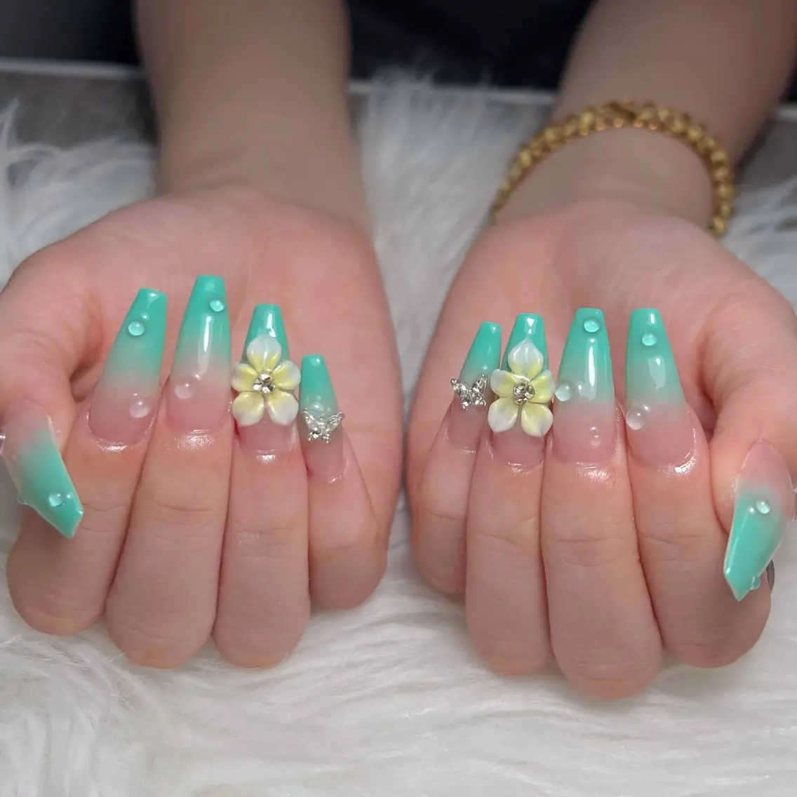 ネイル オーロラネイル クリアネイル 成人式 フラッシュネイル ジェルネイル ハンドネイル Amee Nail Salonのネイルデザイン