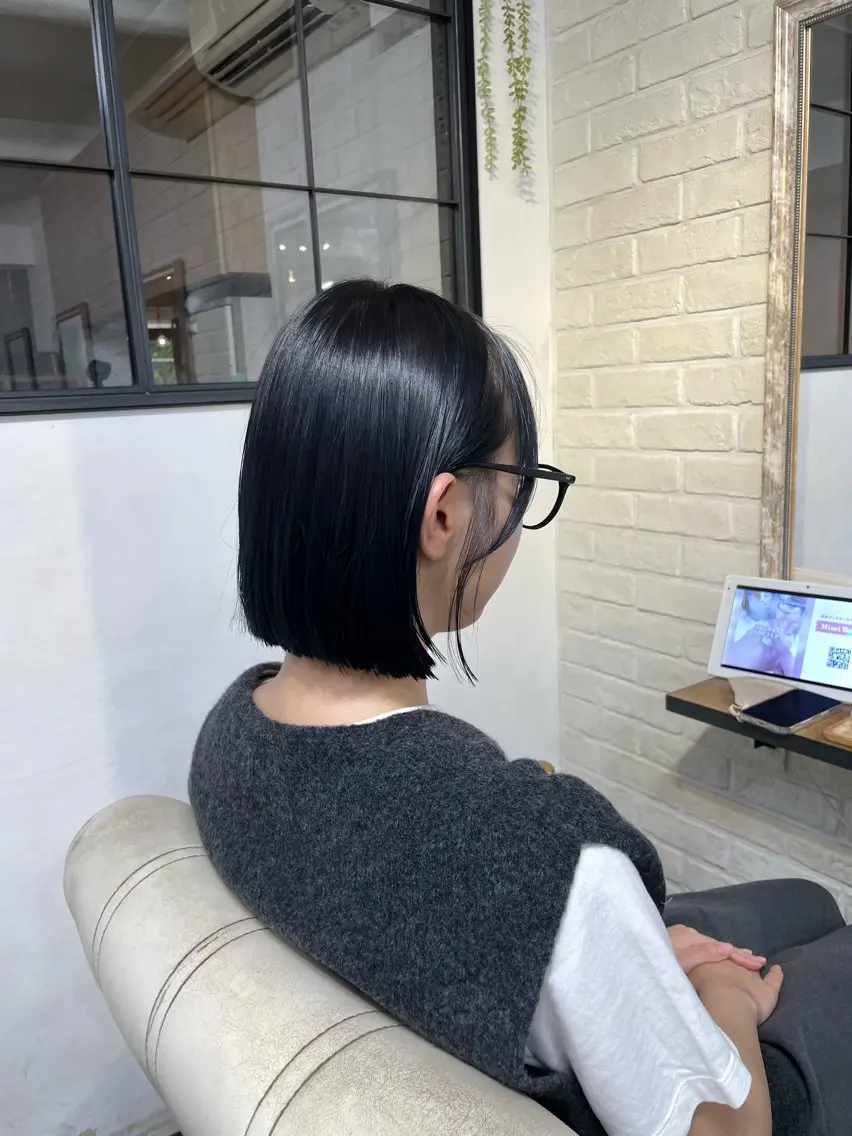 ミディアム ボブ 外ハネヘア カット ヘアカラー トリートメント 🫧 MAKI🫧のヘアスタイル