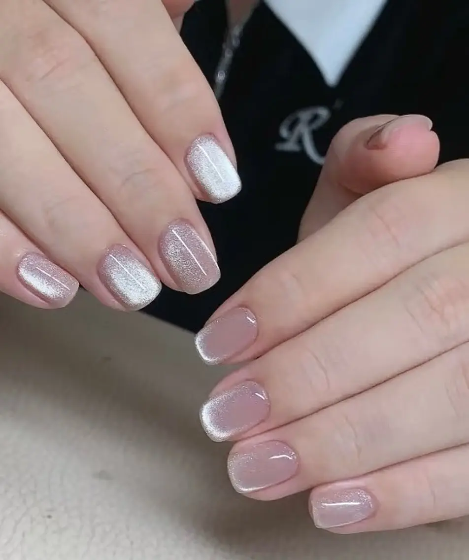 ネイル アートネイル オーロラネイル チークネイル フレンチネイル ガラスフレンチ 🎀YooLi Nail salonのネイルデザイン