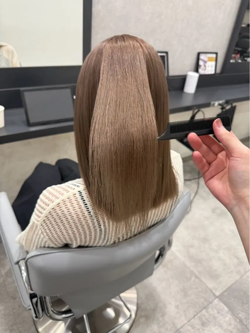ミディアム カット ヘアカラー トリートメント RAISE by_WHITEのヘアスタイル
