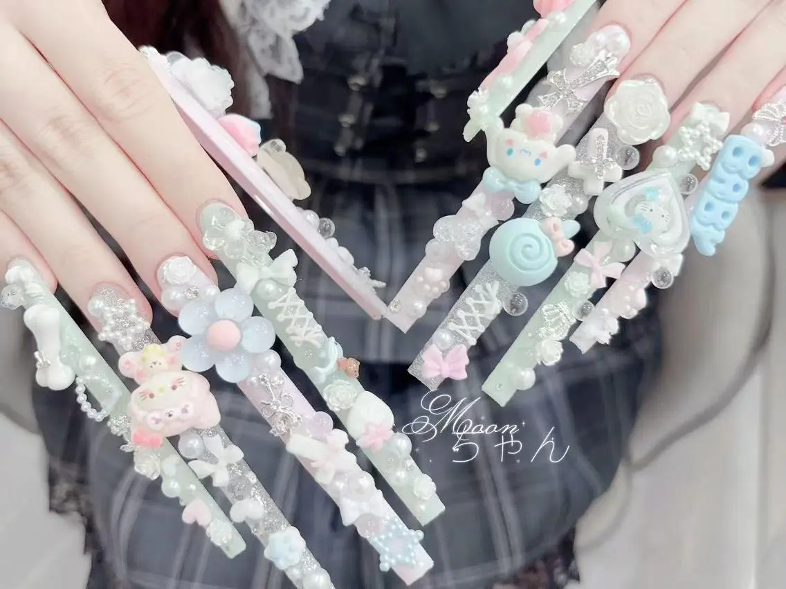 ネイル 長さ出し キラキラネイル 韓国ネイル ロングネイル マグネットネイル ハンドネイル ハンドケア Yuki🌸 nailのネイルデザイン
