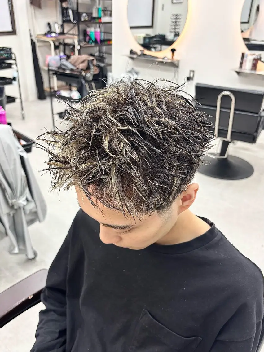 カラー メンズ メンズハイライト メンズメッシュ メンズショート ハイライトカラー メッシュ カット ヘアカラー KanedaRio パーマ/フェードのヘアスタイル
