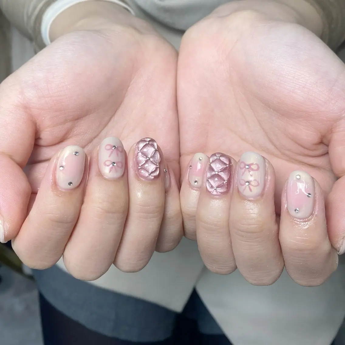 ネイル チークネイル フレンチネイル ジェルネイル ガラスフレンチ キラキラネイル ハンドネイル UM Nail Salonのネイルデザイン