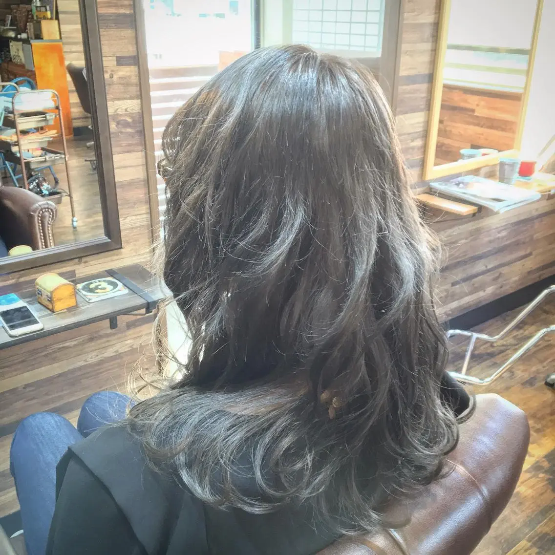 セミロング カラー ブリーチ グレージュ 川名 充✂️のヘアスタイル