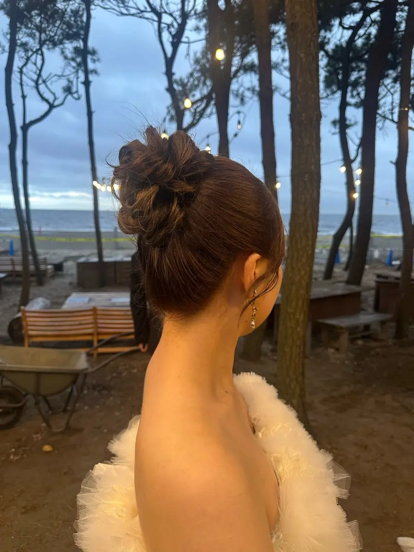 セミロング ヘアアレンジ ヘアセット ﾚｲﾔｰ/ﾊｲﾄｰﾝ WAKANAのヘアスタイル