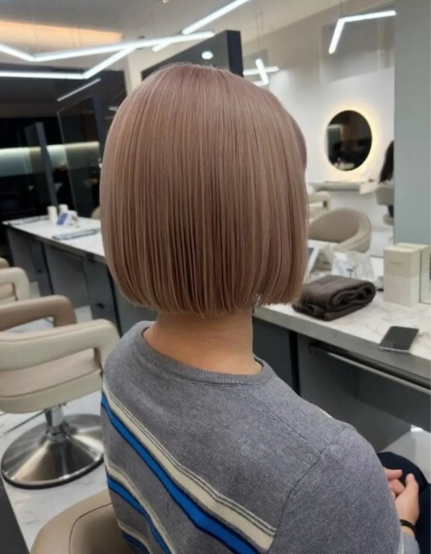 ショート カラー ベージュカラー ブリーチ ミルクティーベージュ ボブ ヘアカラー トリートメント 💜オタク美容師💙 ゆうなのヘアスタイル