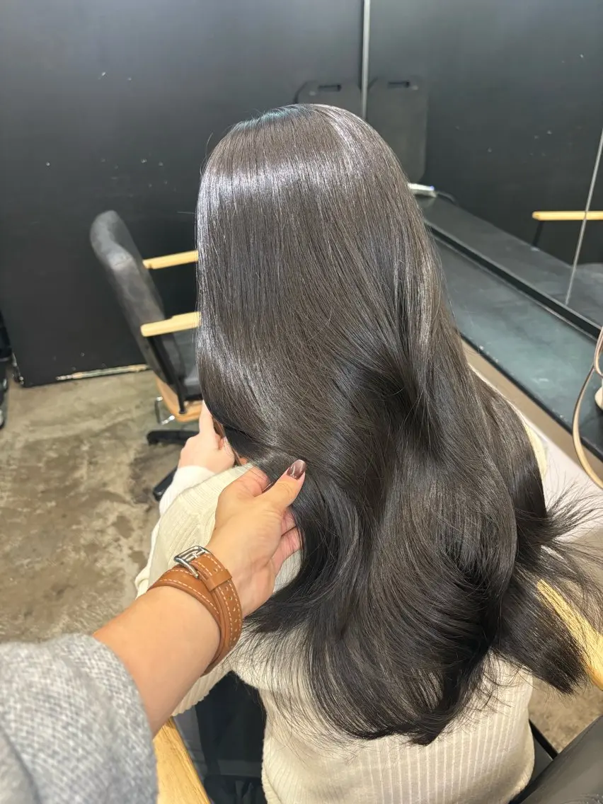 ロング カラー ヘアカラー トリートメント オリーブベージュ 🫒🩶Rianaのヘアスタイル