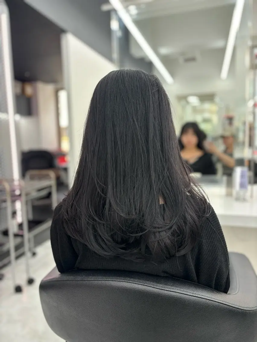 ロング カラー 抜け感レイヤー︴ ニュアンスカラーのヘアスタイル