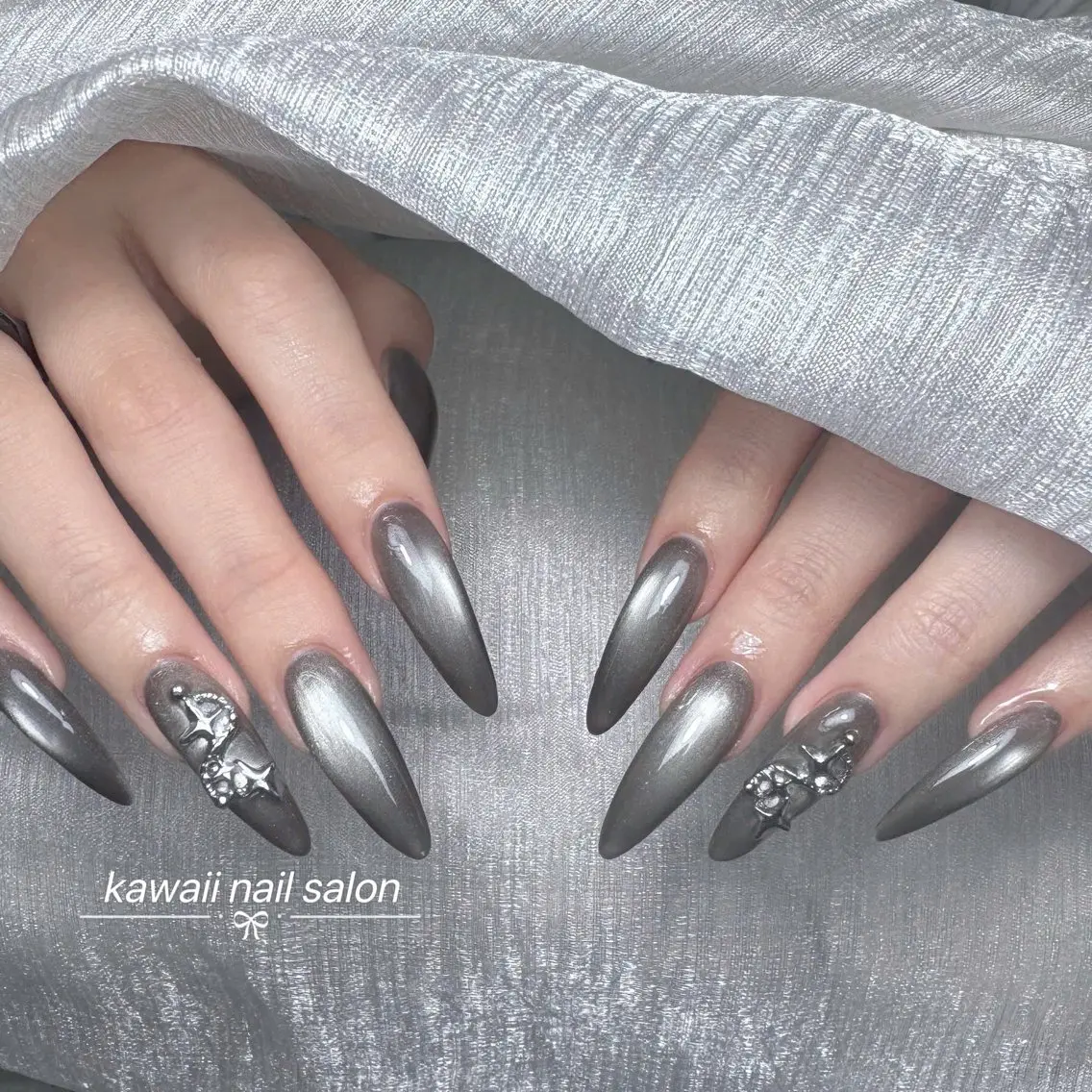 ネイル ドット フレンチネイル 韓国ネイル マグネットネイル オフィスネイル ハンドネイル ハンドケア Kawaii Nail Salonのネイルデザイン