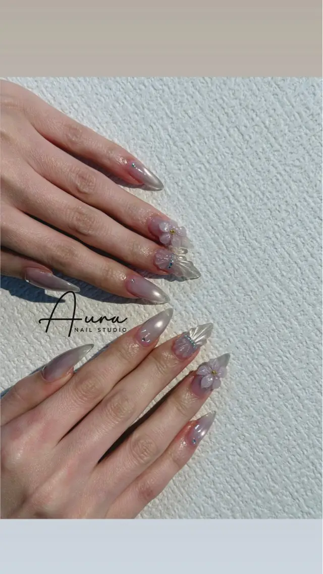 ネイル オーロラネイル フラワーネイル キラキラネイル 韓国ネイル ロングネイル ハンドネイル Aura Nail Studioのネイルデザイン