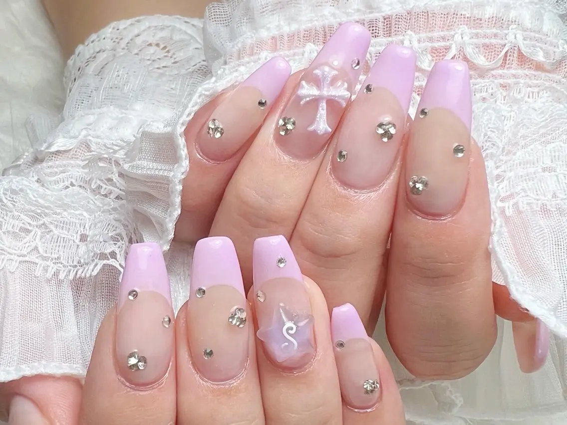 ネイル フレンチネイル キラキラネイル ハンドネイル Abyss🎀 mayuのネイルデザイン