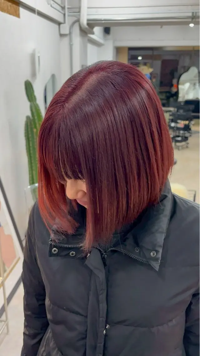 カラー C H i R iのヘアスタイル