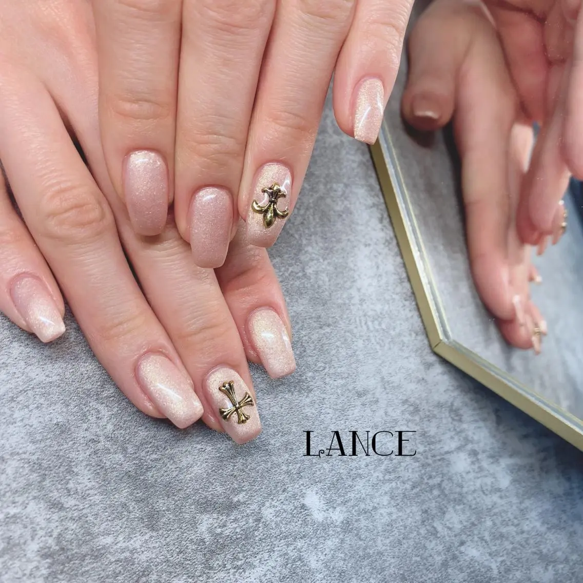 ミディアム ネイル オーロラネイル フレンチネイル キラキラネイル シンプルネイル 春ネイル Lance nailのネイルデザイン
