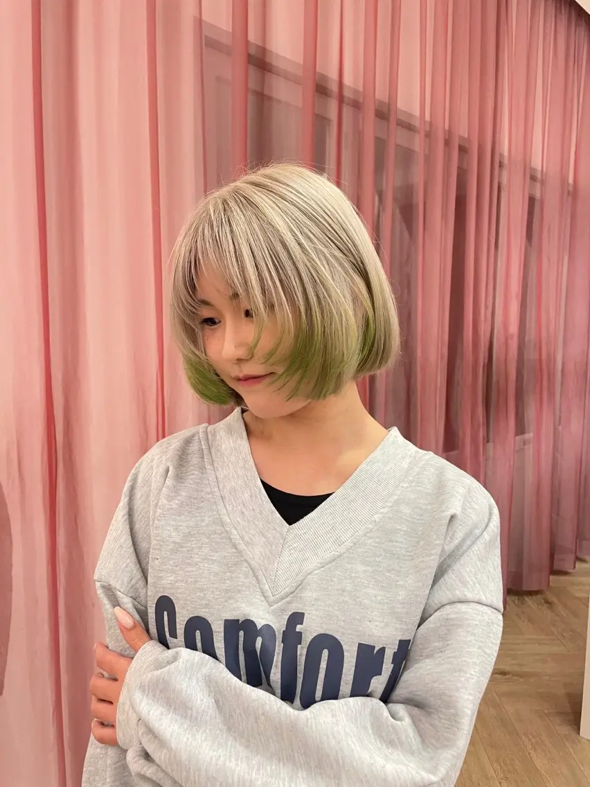 ショート ボブ 顔周りカット レイヤーカット 江藤 結奈のヘアスタイル