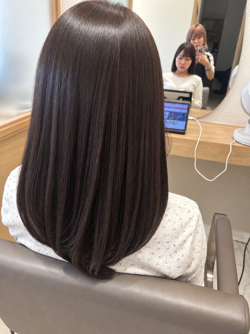 セミロング カラー ベージュカラー ブラウンカラー ショコラブラウン チョコレートブラウン 透明感カラー カット ヘアカラー トリートメント ヘッドスパ 久木原 ゆりのヘアスタイル
