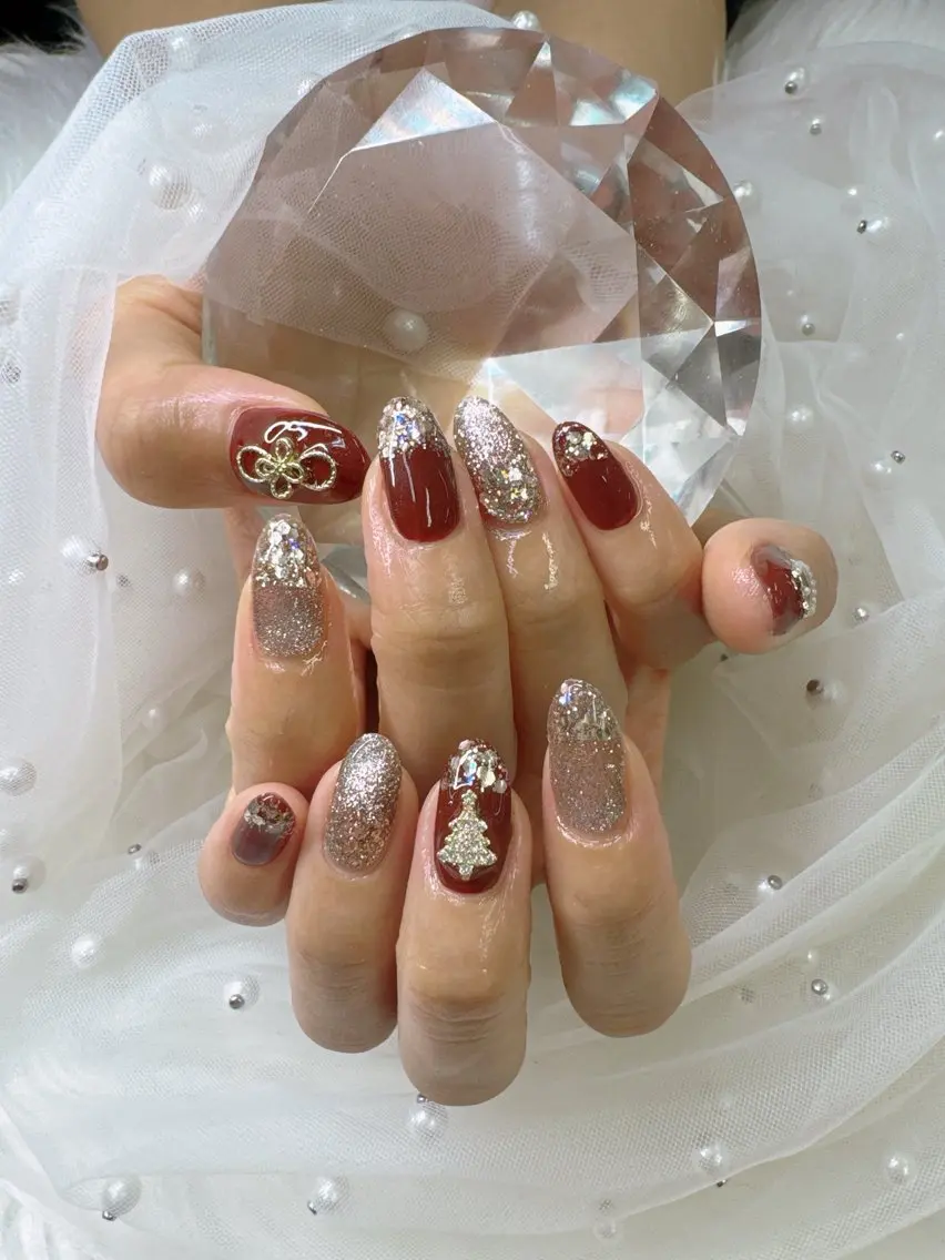 ネイル 成人式 フレンチネイル ジェルネイル ガラスフレンチ キラキラネイル ハンドネイル Queeens nailのネイルデザイン