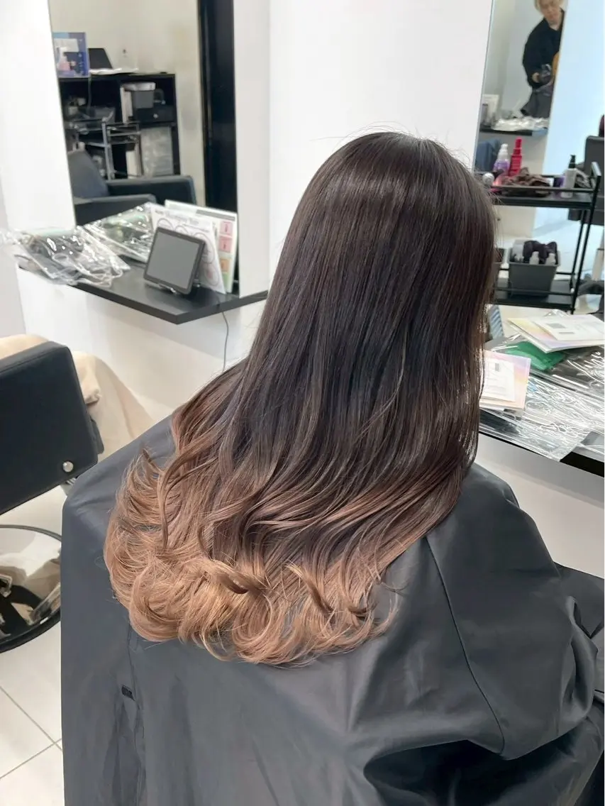 ロング カラー お団子ヘア ブリーチ 透明感カラー グラデーションモデル 🩷ALIVE 七海のヘアスタイル