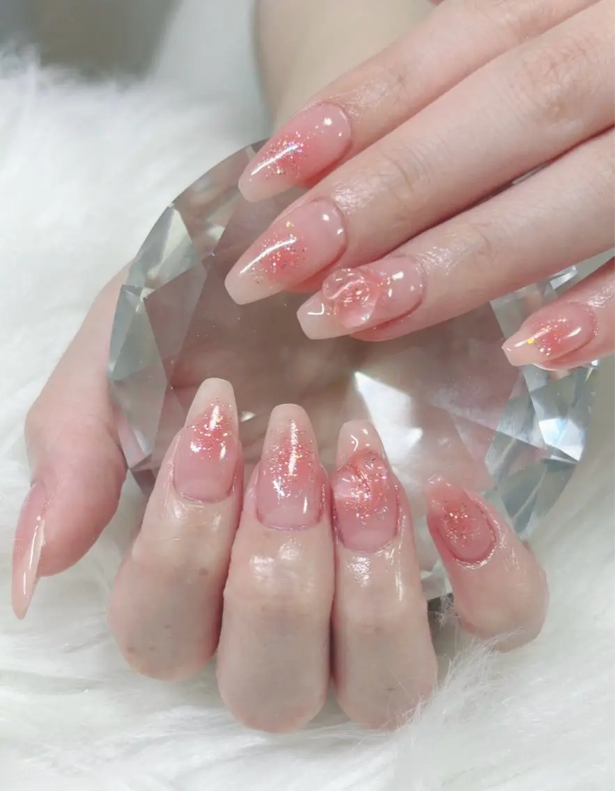 ネイル チークネイル ハート キラキラネイル ラメ(グリッター) ぷっくりネイル ハンドネイル YUUMI🫧 nailのネイルデザイン