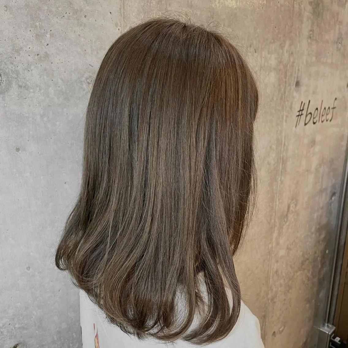 セミロング 外間 智恵のヘアスタイル