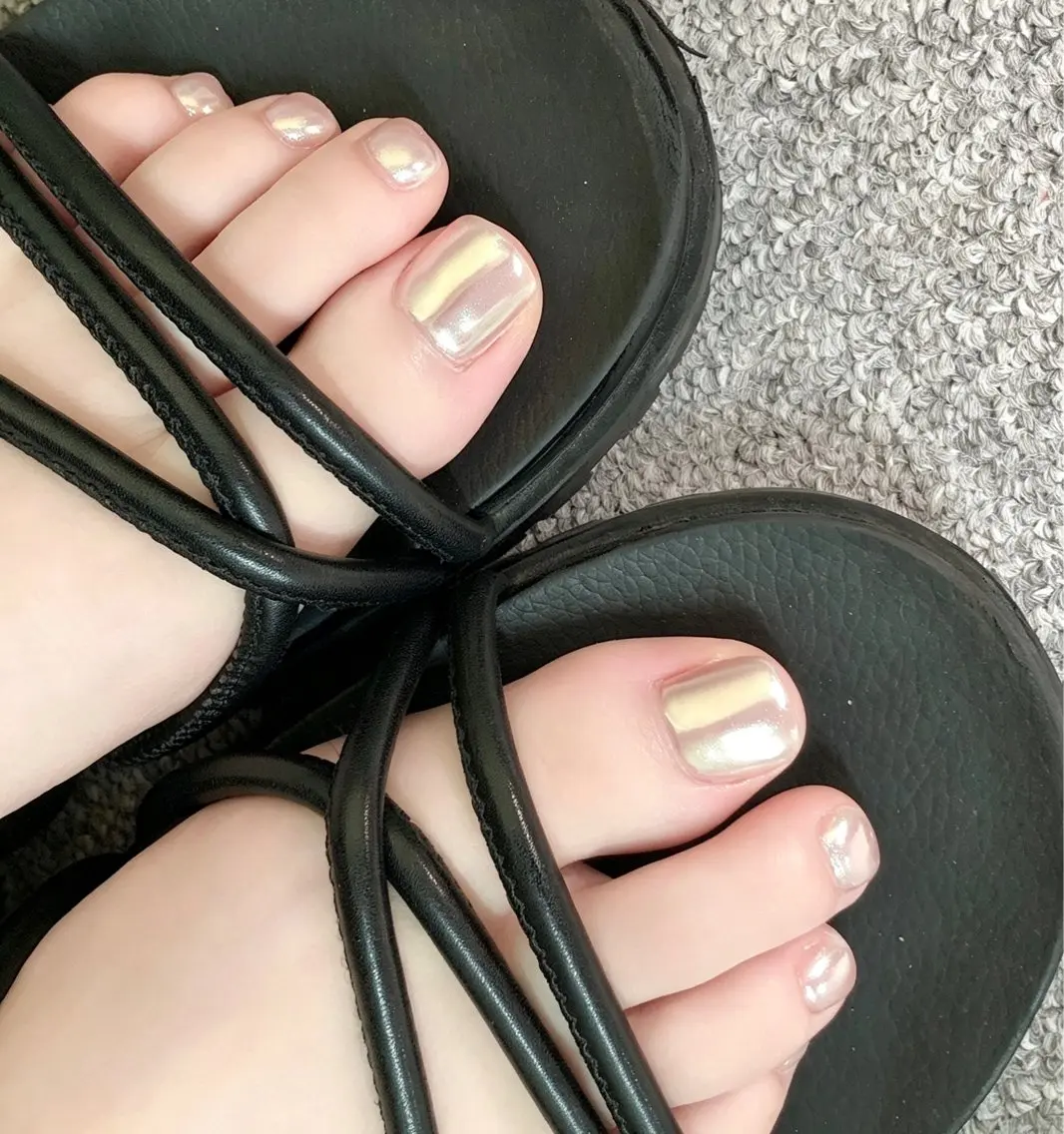 ネイル フットネイル Glow Minamiのネイルデザイン