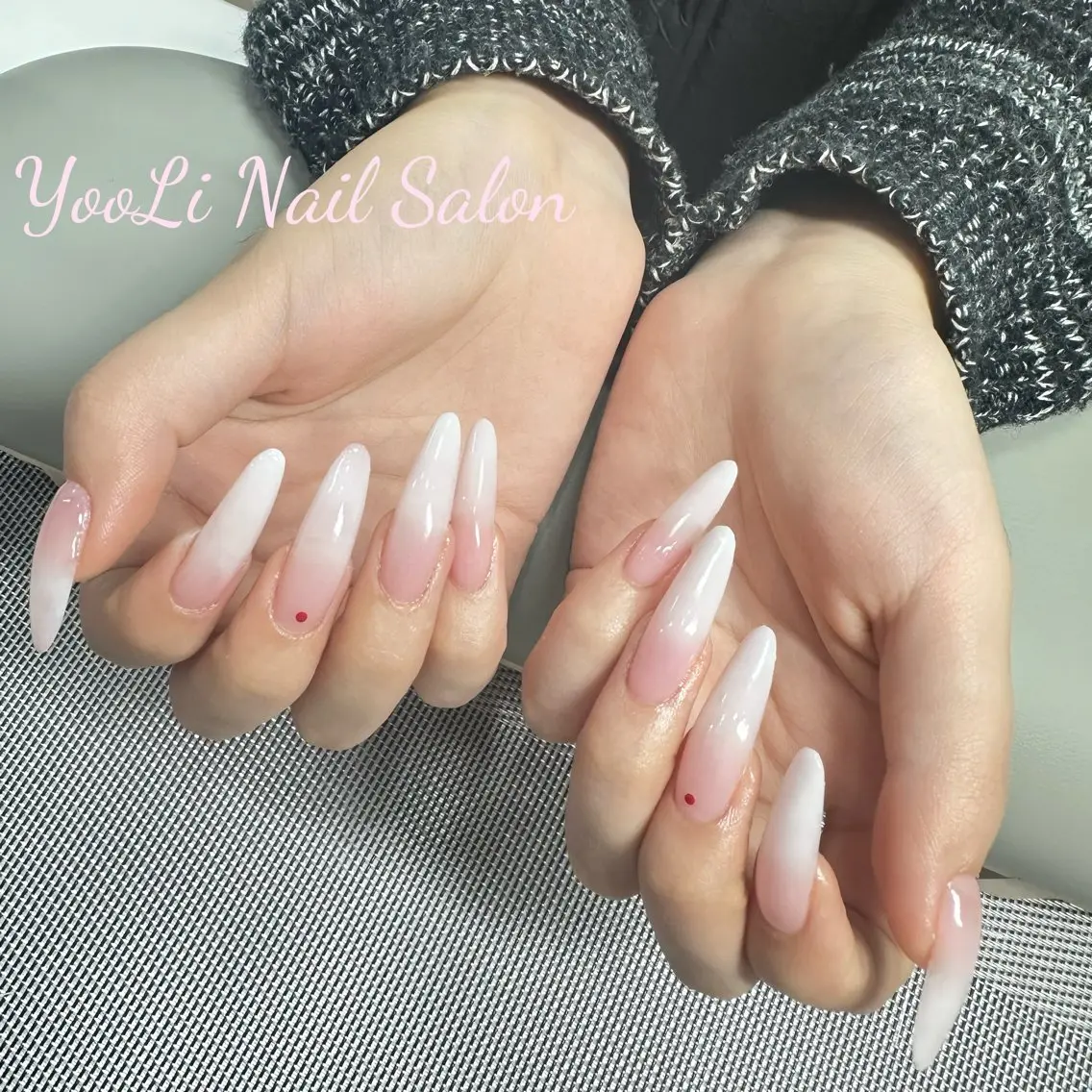 ネイル アートネイル オーロラネイル チークネイル フレンチネイル ガラスフレンチ ハンドネイル 🎀YooLi Nail salonのネイルデザイン