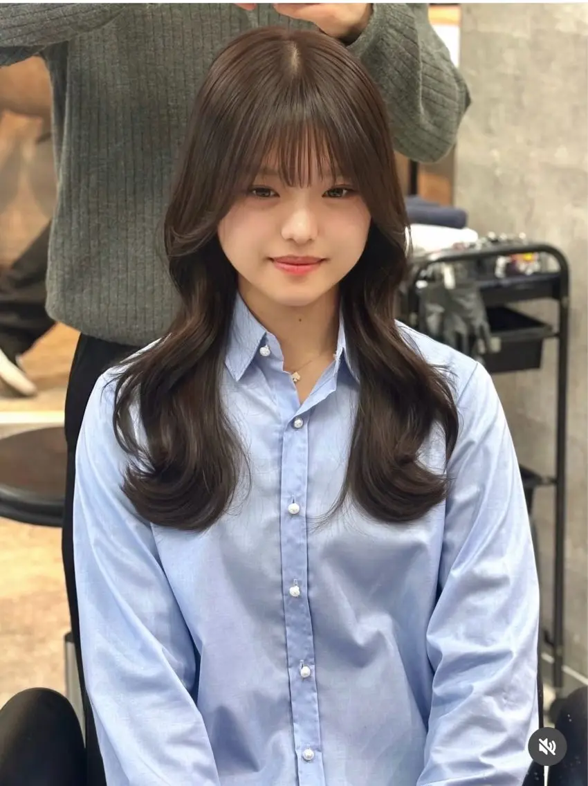 ロング くびれヘア ハッシュカット 韓国風ヘア レイヤーカット ロング カット ヘアカラー トリートメント 新宿/韓国レイヤー/ 顔まわり透明感カラーのヘアスタイル