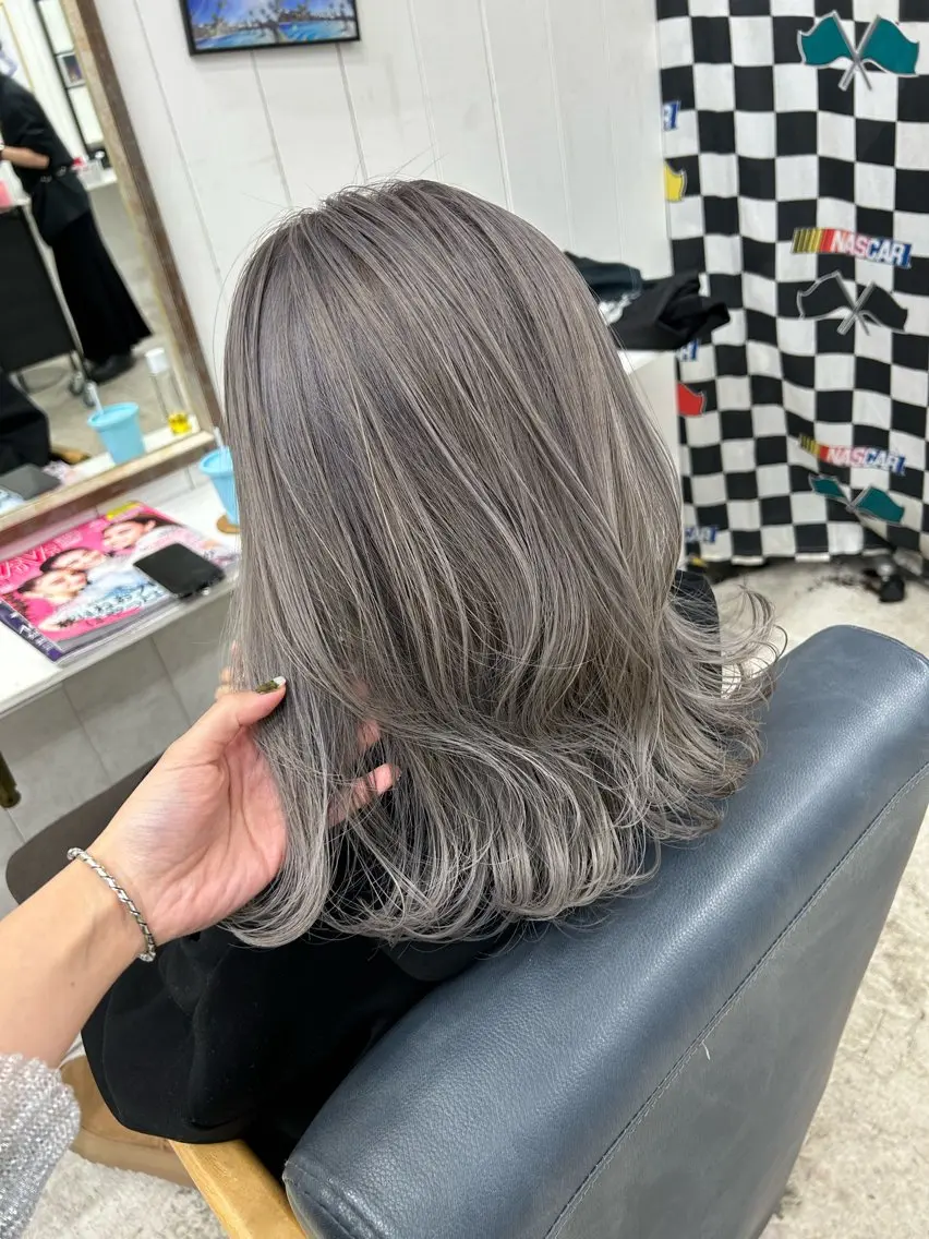 🩶ブリーチメニュー🩶breach + one color +treatmentの写真