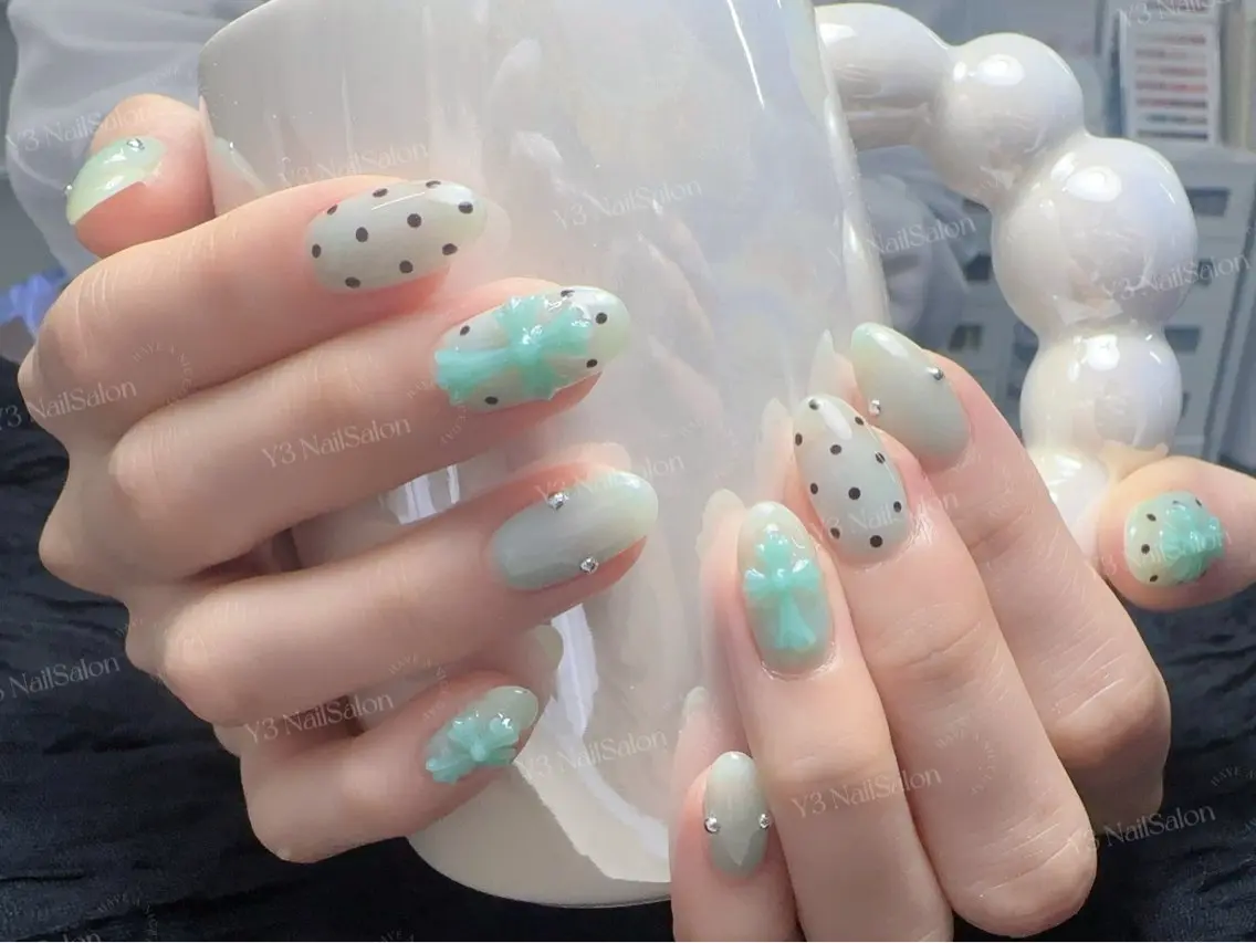ネイル ドット グリーン シンプルネイル ハンドネイル Y3 NailSalonのネイルデザイン