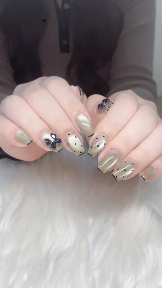 ネイル フレンチネイル グラデーション 韓国ネイル マグネットネイル ニュアンスネイル ハンドネイル ハンドケア Hara Nail 【持ち込みOK】のネイルデザイン