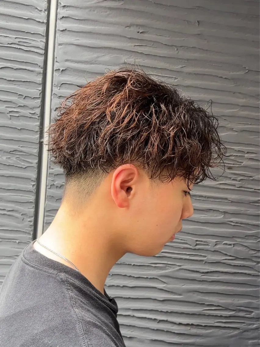 ショート パーマ メンズ フェザーパーマ メンズパーマ ツイストスパイラルパーマ スパイラルパーマ カット パーマ なりたひろと / シャドウパーマのヘアスタイル
