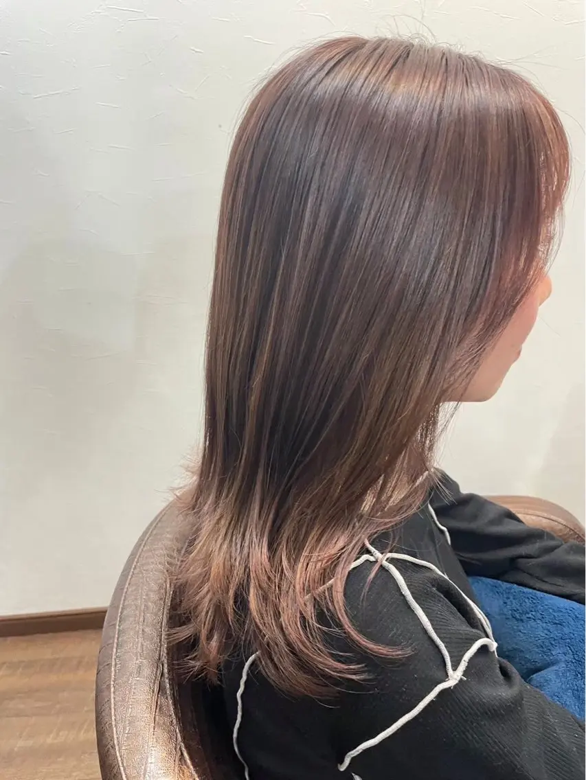 セミロング カラー ヒナ/レイヤーカット 艶感ワンカラーのヘアスタイル