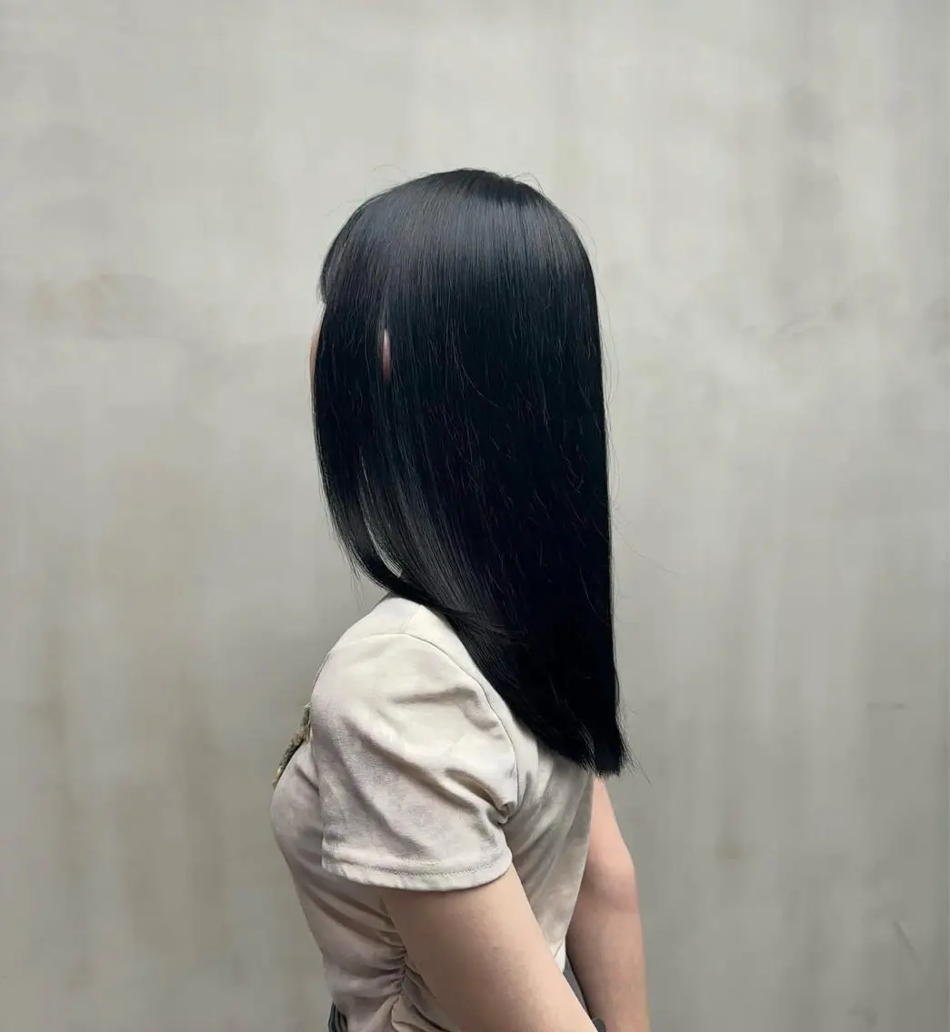 ロング カラー 黒髪 ブルーカラー ブルーブラック 透明感カラー 赤み消しカラー なるきやのヘアスタイル