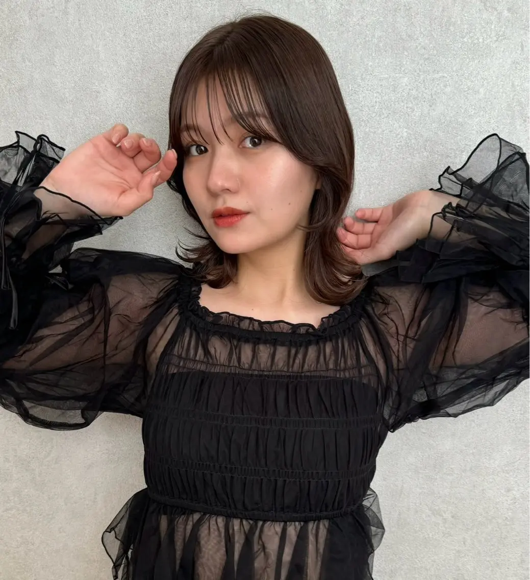 ミディアム カラー カット ヘアカラー トリートメント レイヤー🤍 ベージュ🤍　聖奈のヘアスタイル