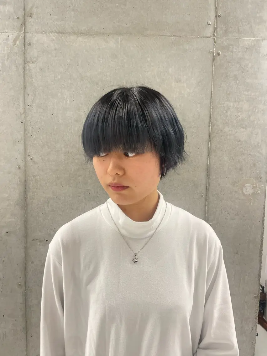 ショート カラー yuzuna ハイトーン 天神のヘアスタイル