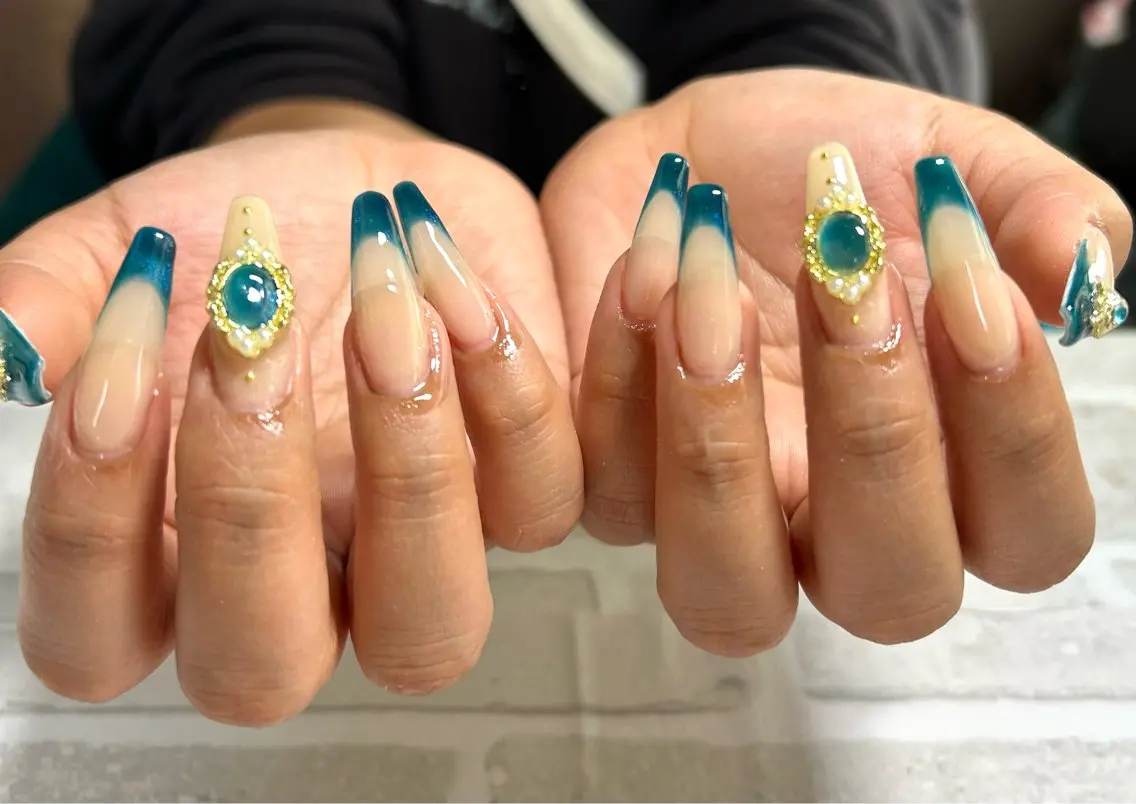 セミロング ハンドネイル 2DY NAIL SALONのネイルデザイン