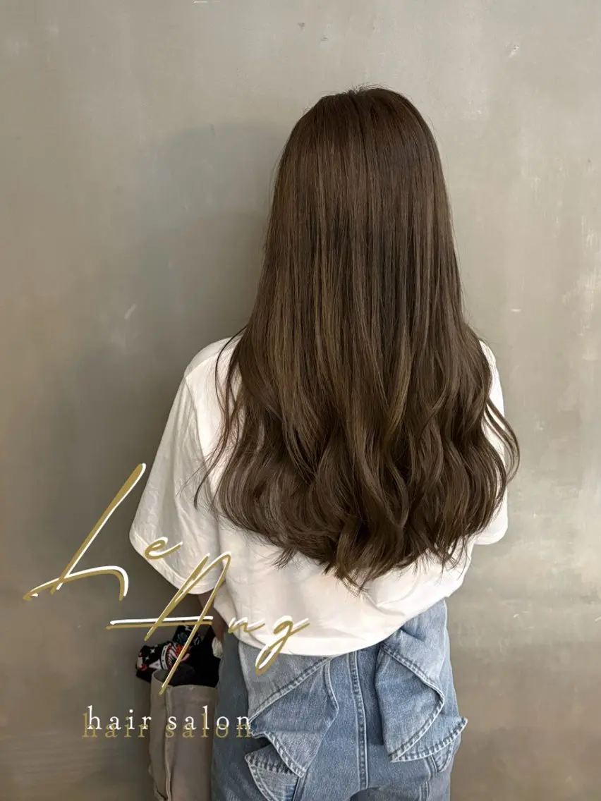 ロング 佐伯 桃のヘアスタイル