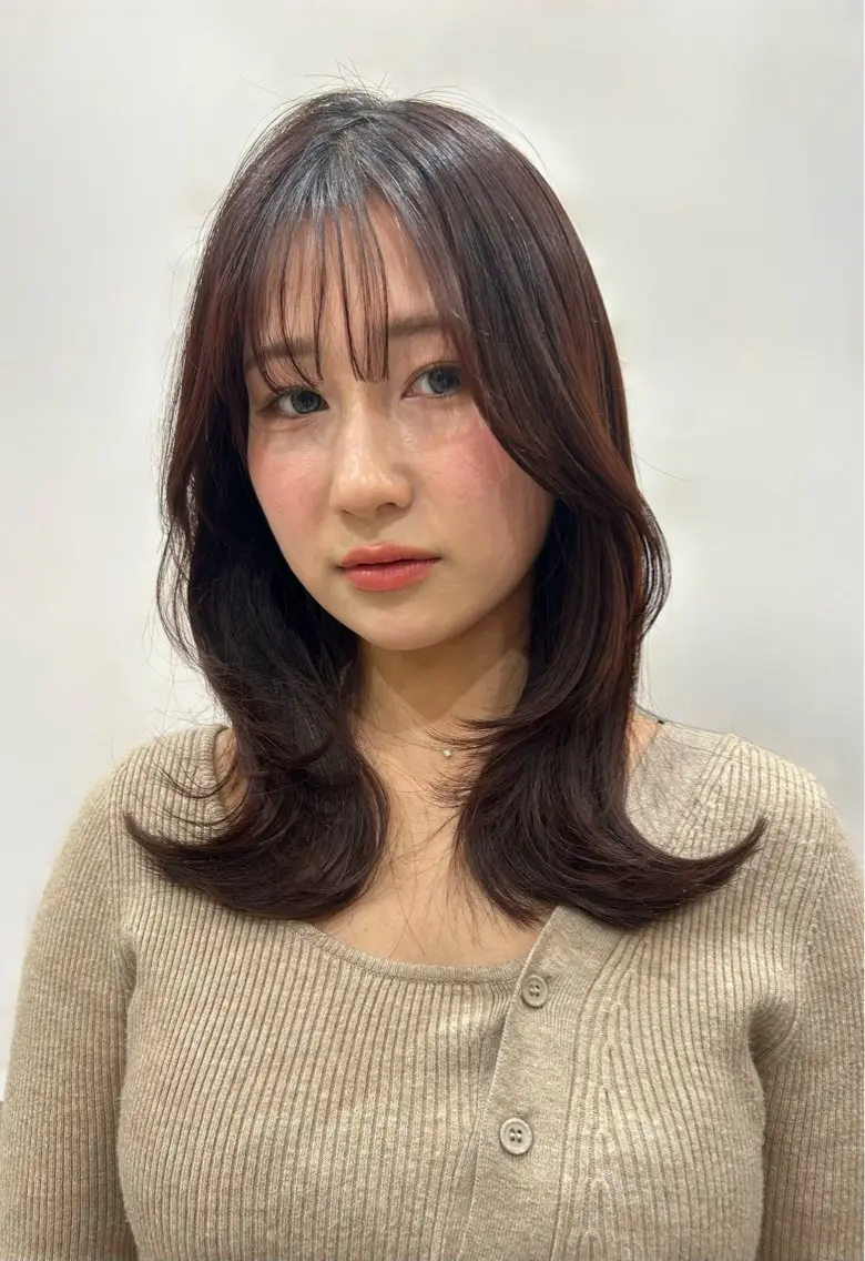 セミロング カラー ボルドーカラー くびれヘア レイヤーカット カット ヘアカラー 🩷愛咲🩷レイヤー /透明感カラーのヘアスタイル