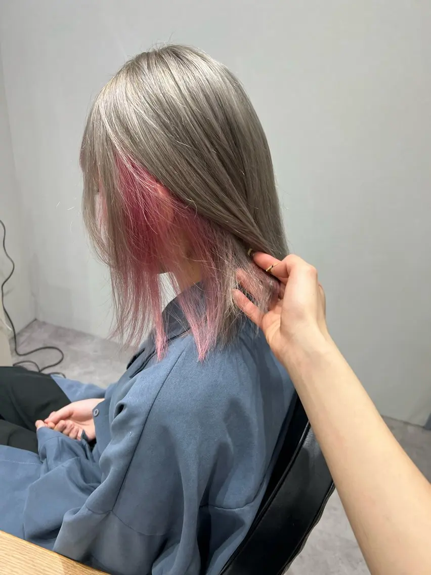 ミディアム カラー ベージュカラー ブリーチ ケアブリーチ デザインカラー ダブルカラー ヘアカラー アオリ/韓国風 ハイトーン/レイヤーのヘアスタイル