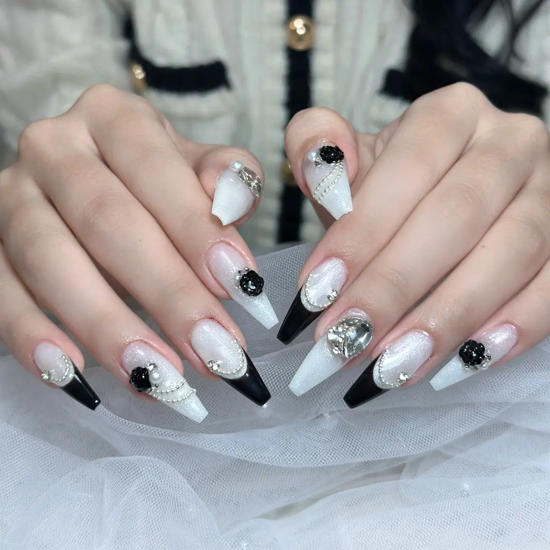 ネイル オーロラネイル ボルドー ブラウン 氷ネイル・うるうるネイル キラキラネイル ハンドネイル Julli NailStudioのネイルデザイン