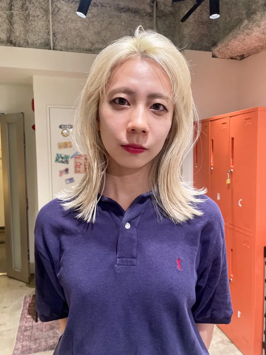 ミディアム カラー 抜きっぱなしブロンド さと ちはるのヘアスタイル