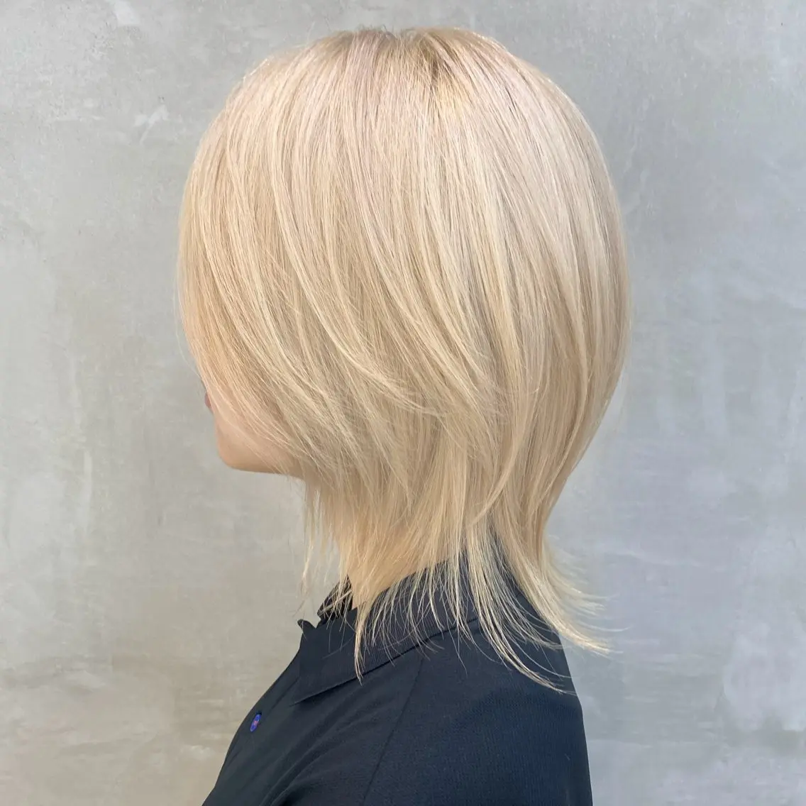 ショート 外ハネヘア ウルフカット カット ヘアカラー ウルフカット /ブリーチayamiのヘアスタイル