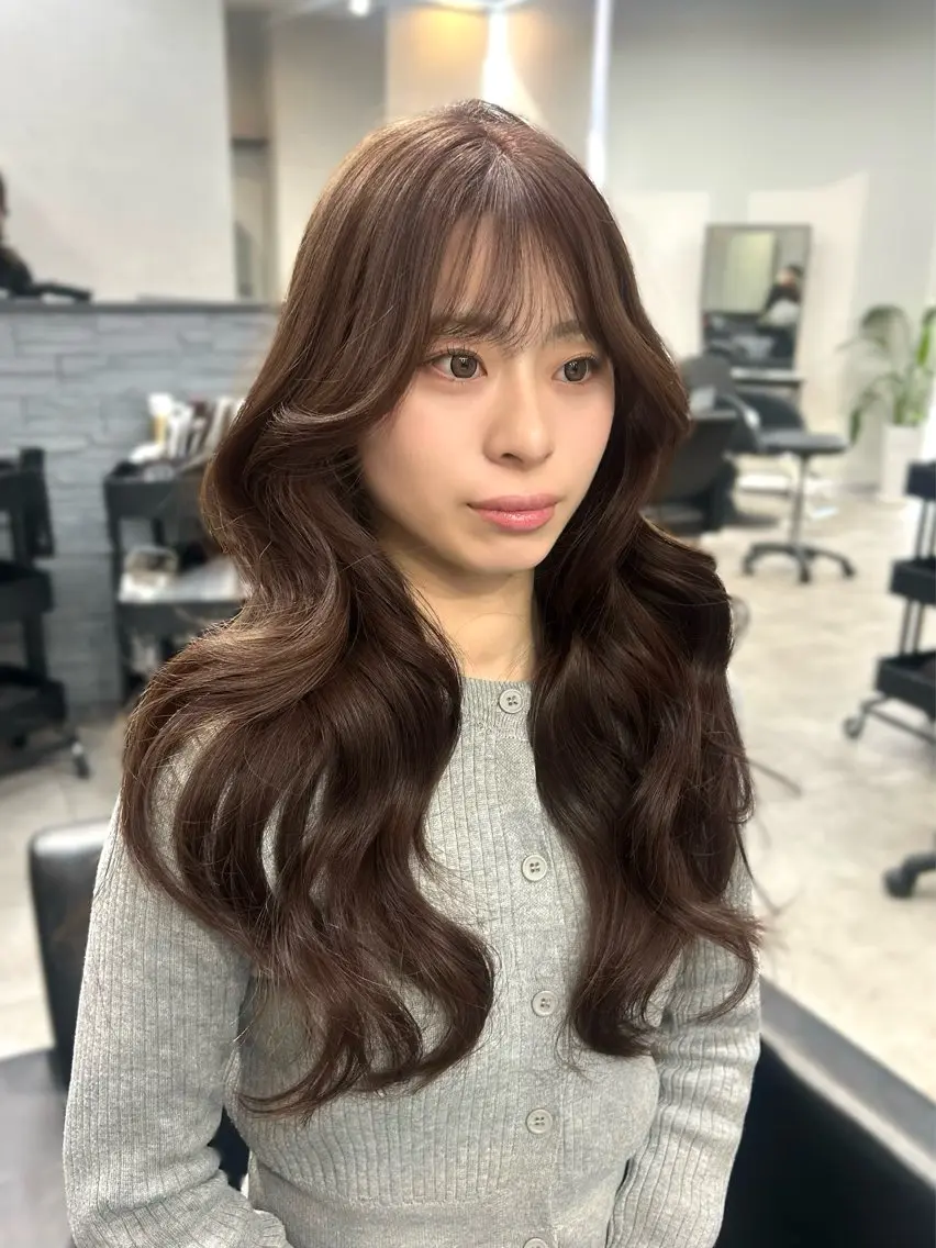 ロング カラー ブリーチ 透明感カラー レイヤーカット moe🎀 透明感カラーのヘアスタイル