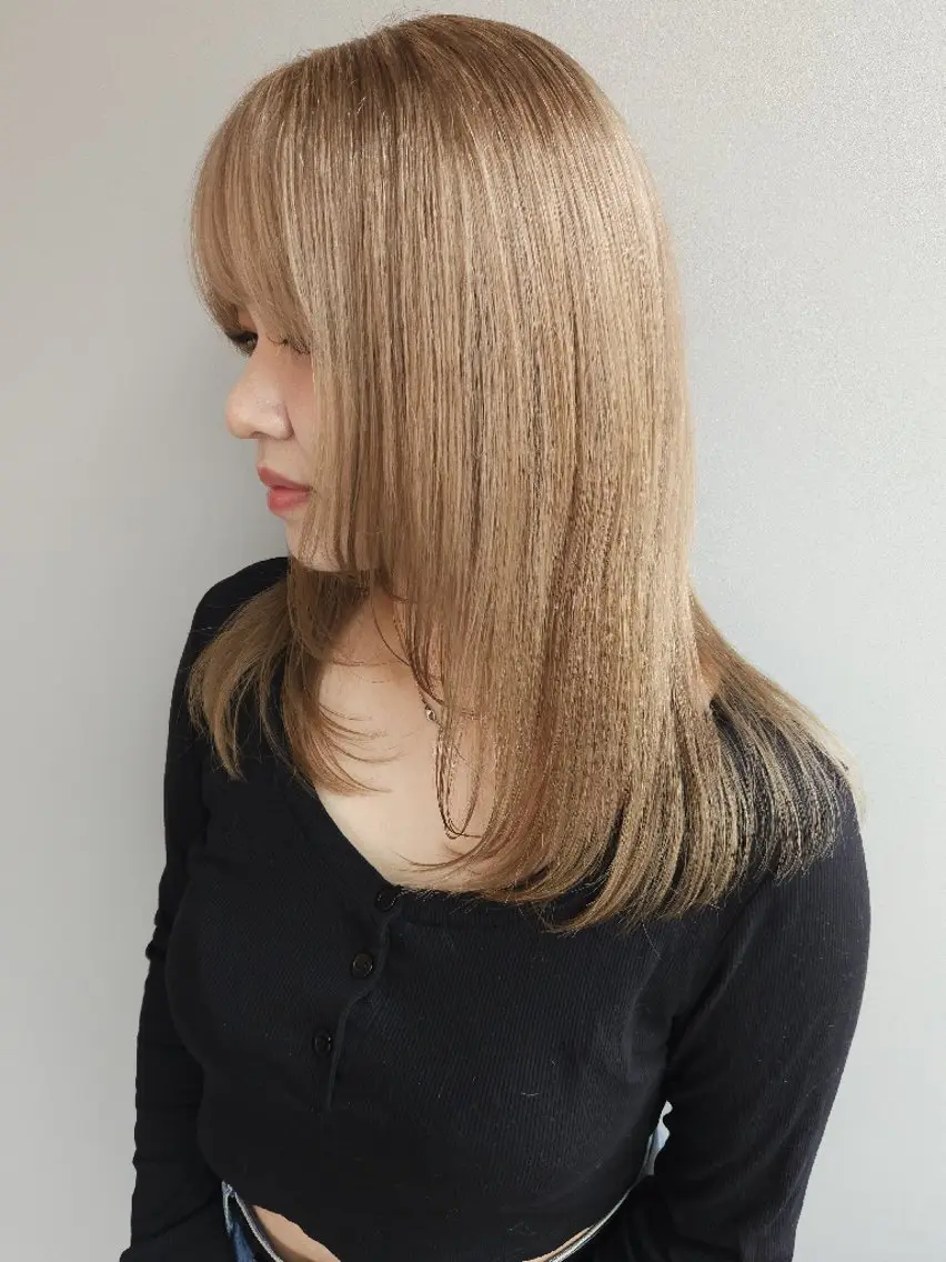セミロング カラー ヘアアレンジ ベージュカラー ブリーチ ケアブリーチ ダブルカラー ミルクティーベージュ ヘアカラー トリートメント 成瀬 弘光のヘアスタイル