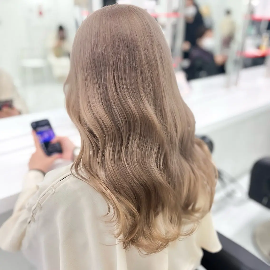 ロング カラー ヘアカラー トリートメント 🫧うる艶トレンド 🫧透明感カラーのヘアスタイル