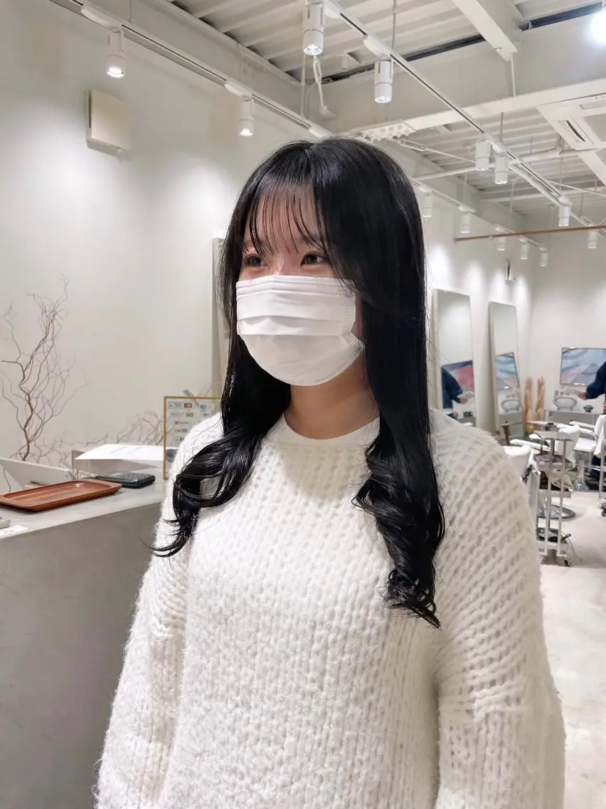 ロング カラー ヘアカラー 林 千聖のヘアスタイル