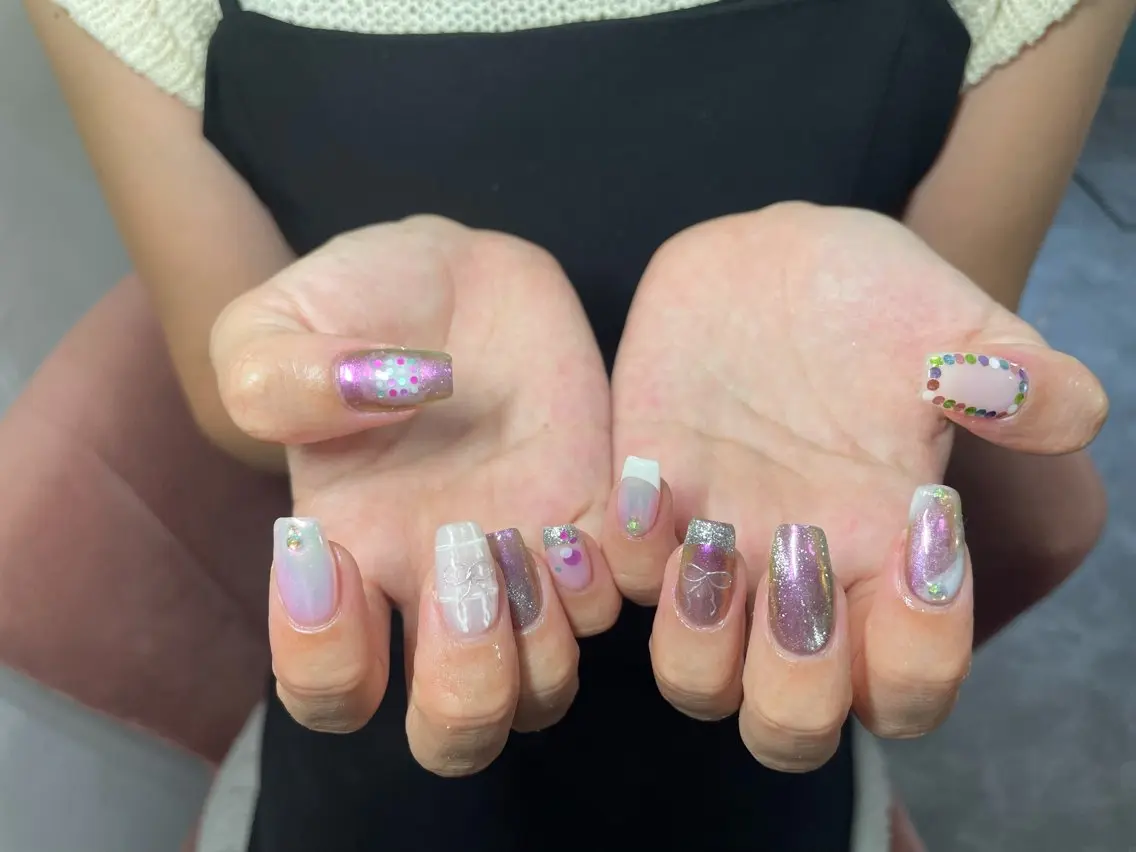 ネイル LAVISH 大和店 emi・:*+のネイルデザイン