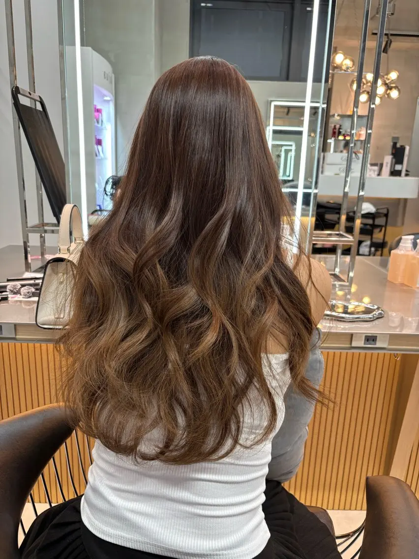 セミロング カラー ベージュカラー レイヤーカット 縮毛矯正 【博多髪質改善】 吉村　清志のヘアスタイル