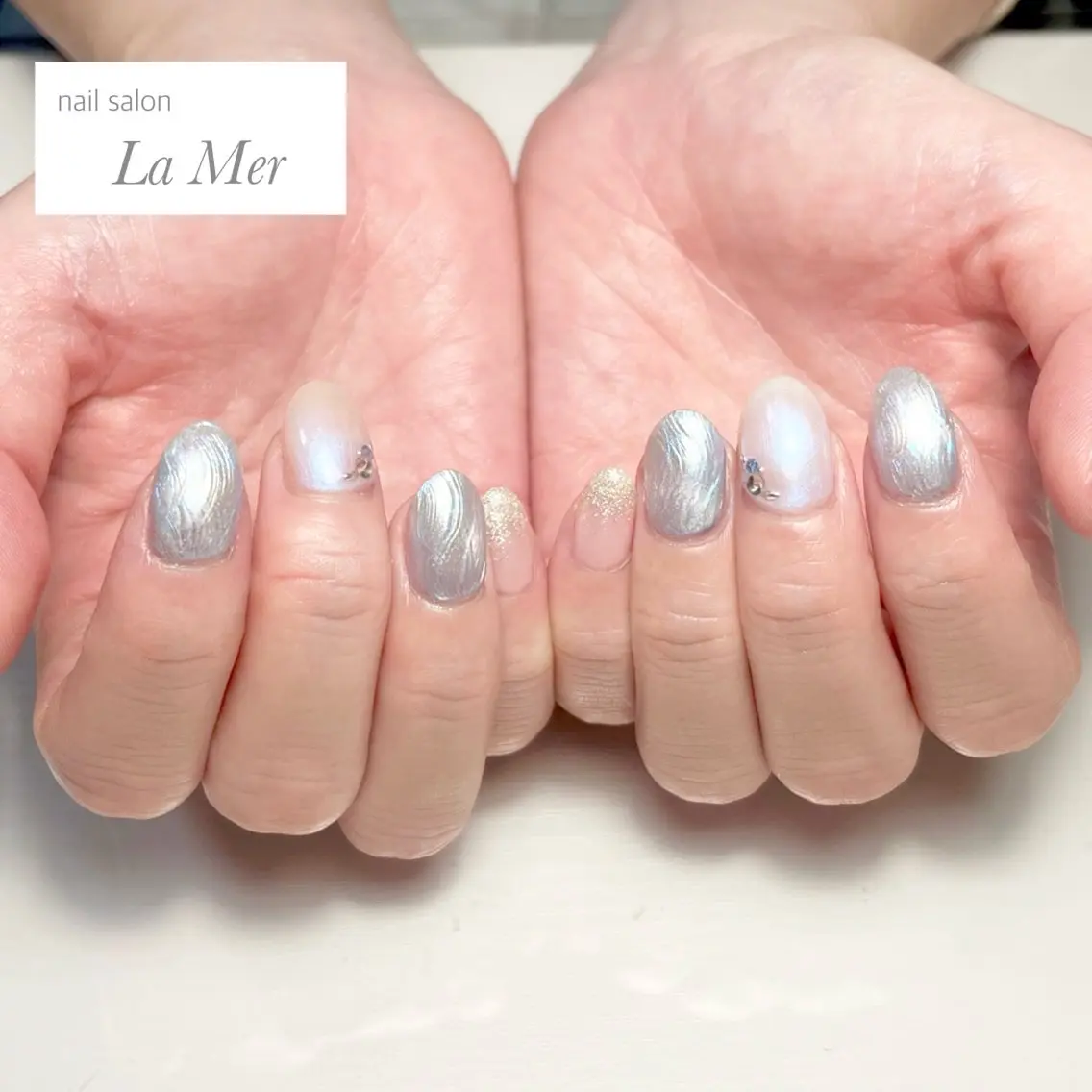 ネイル オーロラネイル ブルー マグネットネイル ビー玉ネイル シンプルネイル ハンドネイル nailsalon La Merのネイルデザイン