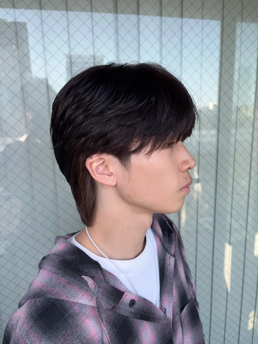 ショート パーマ メンズ センターパート ダウンパーマ フェザーパーマ カルマパーマ メンズ韓国風 カット パーマ 名駅/フェザーパーマ 韓国ヘア/森岡のヘアスタイル